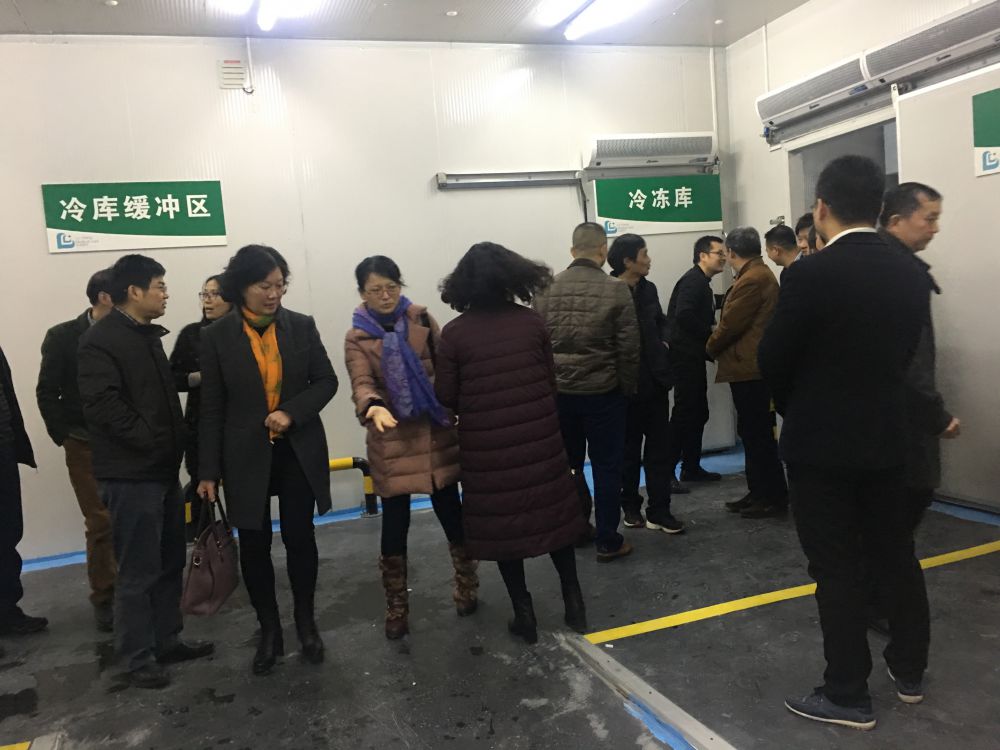  各大醫(yī)療機構主任現(xiàn)場考察了我司的專業(yè)冷庫并現(xiàn)場提出了寶貴的建議。